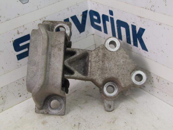 Usagé Support moteur Renault Twingo II (CN) 1.2 16V Prix € 24,99 Règlement à la marge proposé par Snuverink Autodemontage