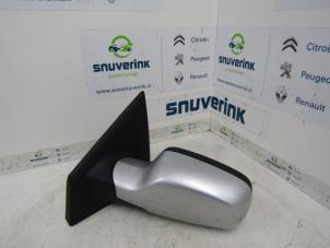 Used Wing mirror, left Renault Clio III (BR/CR) 1.6 16V Price € 40,00 Margin scheme offered by Snuverink Autodemontage