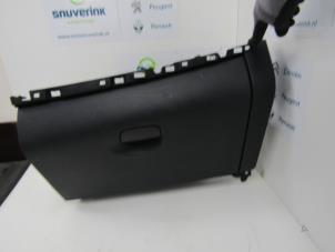 Used Glovebox Renault Scénic III (JZ) 1.6 16V Price € 30,00 Margin scheme offered by Snuverink Autodemontage