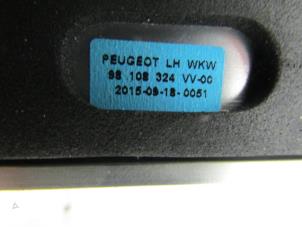 Usados Juego de riel de techo Peugeot 308 SW (L4/L9/LC/LJ/LR) 1.6 BlueHDi 120 Precio € 90,00 Norma de margen ofrecido por Snuverink Autodemontage