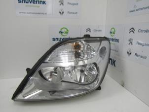Używane Reflektor lewy Renault Scénic I (JA) 1.6 16V Cena € 45,00 Procedura marży oferowane przez Snuverink Autodemontage
