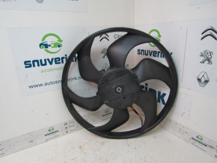 Begagnade Fläktmotor Renault Twingo II (CN) 1.2 16V LEV Pris € 30,59 Marginaltabell erbjuds av Snuverink Autodemontage