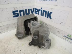 Used Engine mount Renault Twingo II (CN) 1.2 16V LEV Price € 25,00 Margin scheme offered by Snuverink Autodemontage