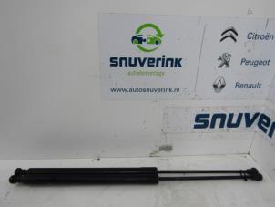 Używane Zestaw amortyzatorów gazowych tylnej klapy Citroen C3 Picasso (SH) 1.4 16V VTI 95 Cena € 35,00 Procedura marży oferowane przez Snuverink Autodemontage