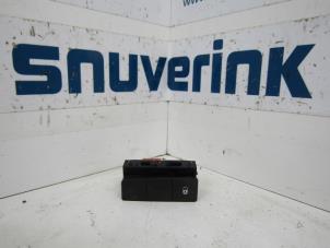 Używane Przelacznik centralnego zamka Citroen C3 Picasso (SH) 1.4 16V VTI 95 Cena € 15,00 Procedura marży oferowane przez Snuverink Autodemontage