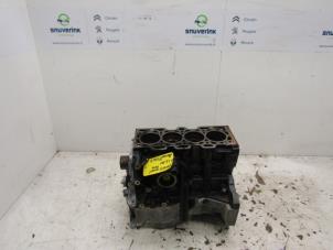 Used Engine crankcase Renault Clio IV (5R) 1.5 Energy dCi 90 FAP Price € 225,00 Margin scheme offered by Snuverink Autodemontage