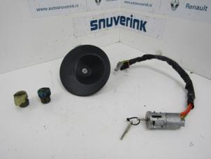 Used Set of locks Renault Kangoo Express (FC) 1.5 dCi 60 Price € 30,00 Margin scheme offered by Snuverink Autodemontage