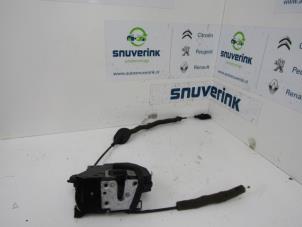 Used Rear door mechanism 4-door, right Renault Clio IV (5R) 1.5 Energy dCi 90 FAP Price € 30,00 Margin scheme offered by Snuverink Autodemontage