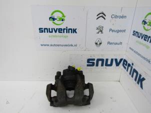 Used Front brake calliper, left Renault Clio IV (5R) 1.5 Energy dCi 90 FAP Price € 85,00 Margin scheme offered by Snuverink Autodemontage