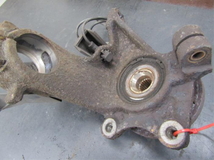 Knuckle, front right from a Peugeot 206 (2A/C/H/J/S) 1.4 XR,XS,XT,Gentry 2006
