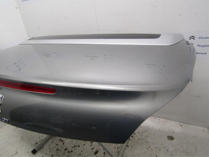 Portón trasero de un Peugeot 207 CC (WB) 1.6 16V 2012