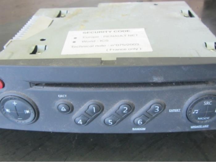 Radio from a Renault Clio III (BR/CR) 1.4 16V 2006