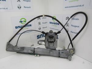 Used Window mechanism 2-door, front right Renault Clio III (BR/CR) 1.4 16V Price € 45,00 Margin scheme offered by Snuverink Autodemontage