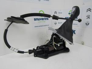 Used Gear stick Renault Scénic III (JZ) 1.5 dCi 110 Price on request offered by Snuverink Autodemontage