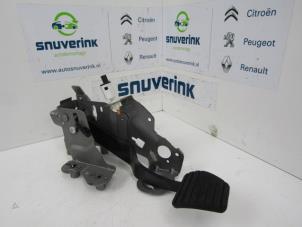 Usados Pedal de freno Renault Scénic III (JZ) 1.5 dCi 110 Precio € 30,00 Norma de margen ofrecido por Snuverink Autodemontage