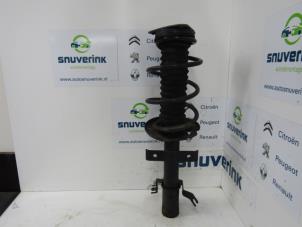 Used Front shock absorber rod, right Renault Clio IV Estate/Grandtour (7R) 1.5 Energy dCi 90 FAP Price € 30,00 Margin scheme offered by Snuverink Autodemontage