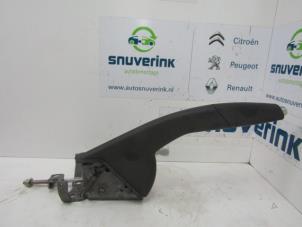 Used Parking brake lever Renault Clio IV Estate/Grandtour (7R) 1.5 Energy dCi 90 FAP Price € 35,00 Margin scheme offered by Snuverink Autodemontage
