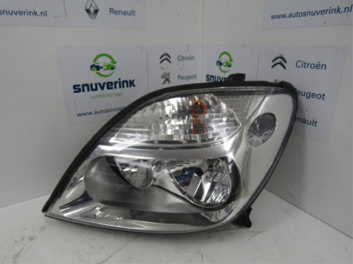 Używane Reflektor lewy Renault Scénic I (JA) 2.0 16V IDE Cena € 10,33 Procedura marży oferowane przez Snuverink Autodemontage