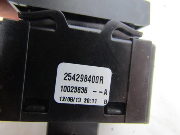 Electric window switch from a Renault Clio IV Estate/Grandtour (7R) 1.5 Energy dCi 90 FAP 2014