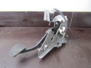 Used Brake pedal Renault Clio IV (5R) 1.5 dCi 75 FAP Price € 40,00 Margin scheme offered by Snuverink Autodemontage