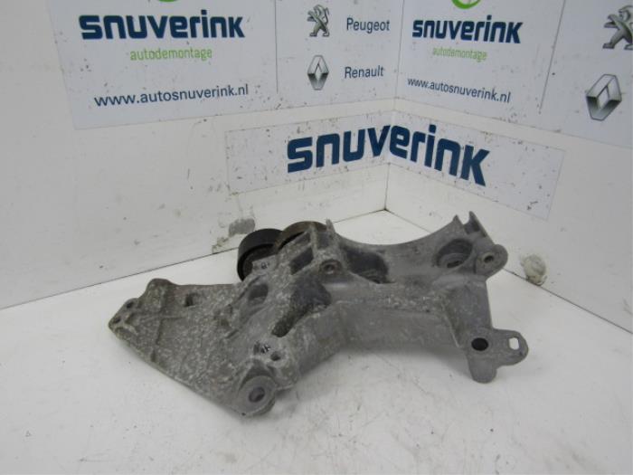 Air conditioning bracket from a Renault Clio IV (5R) 1.5 dCi 75 FAP 2013
