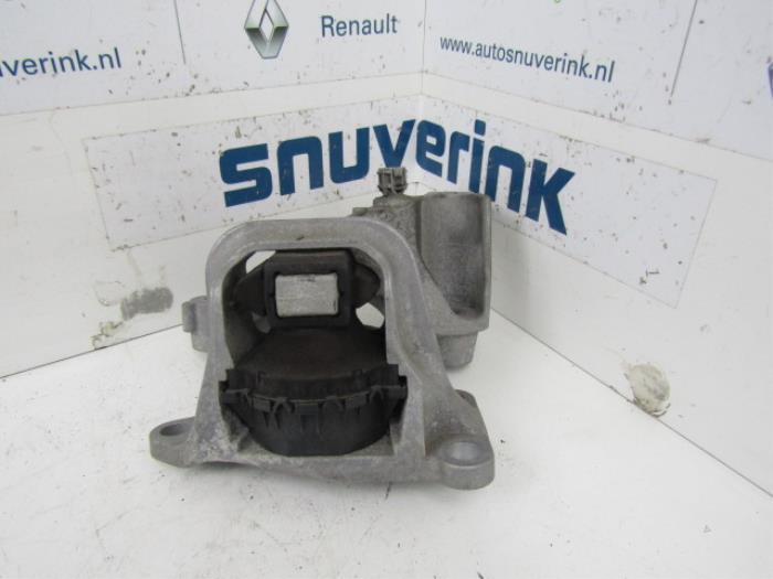 Used Engine mount Renault Megane Price € 45,00 Margin scheme offered by Snuverink Autodemontage