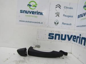 Used Rear door handle 4-door, left Peugeot Expert (VA/VB/VE/VF/VY) 1.6 Blue HDi 95 16V Price on request offered by Snuverink Autodemontage