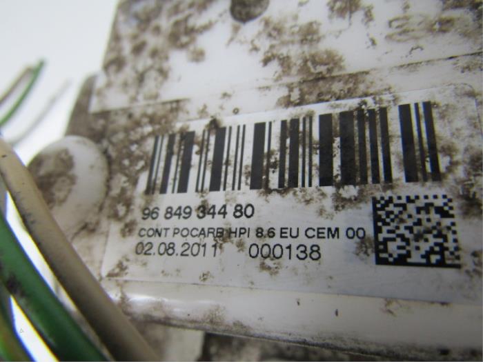 Bomba eléctrica de combustible de un Peugeot 207 CC (WB) 1.6 16V 2011