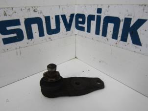 Used Front wishbone, left Renault Twingo (C06) 1.2 16V Price on request offered by Snuverink Autodemontage