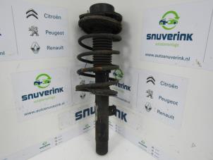 Used Front shock absorber rod, left Peugeot 206 (2A/C/H/J/S) 1.6 HDi 16V Price € 30,00 Margin scheme offered by Snuverink Autodemontage