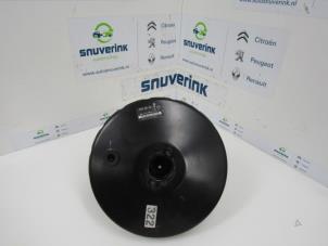 Used Brake servo Renault Clio III (BR/CR) 1.2 16V TCe 100 Price on request offered by Snuverink Autodemontage