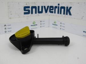 Used Oil fill pipe Renault Clio III (BR/CR) 1.2 16V TCe 100 Price € 25,00 Margin scheme offered by Snuverink Autodemontage