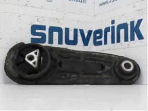Used Gearbox mount Renault Clio III (BR/CR) 1.2 16V TCe 100 Price € 25,00 Margin scheme offered by Snuverink Autodemontage