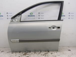 Używane Drzwi lewe przednie wersja 4-drzwiowa Renault Megane II (BM/CM) 1.6 16V Cena € 50,00 Procedura marży oferowane przez Snuverink Autodemontage