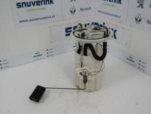 Usados Bomba eléctrica de combustible Renault Laguna III (BT) 2.0 dCiF 16V 150 Precio € 50,00 Norma de margen ofrecido por Snuverink Autodemontage