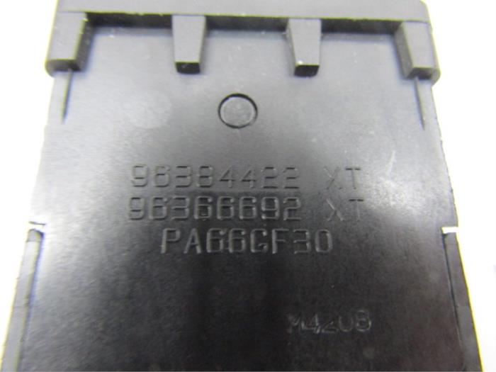 Interruptor faro lhv de un Peugeot 307 (3A/C/D) 2.0 HDi 135 16V FAP 2004