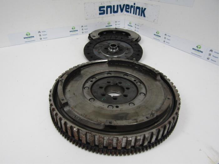 Clutch kit (complete) from a Renault Megane III Grandtour (KZ) 1.5 dCi 110 2010