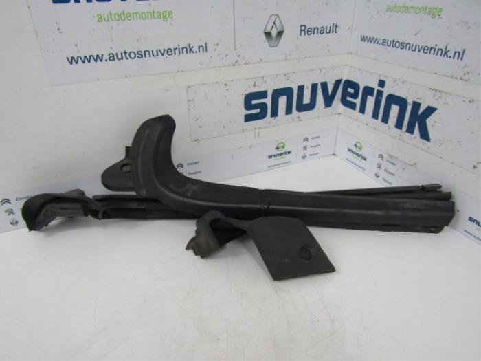 Peugeot 206 Joints caoutchouc vitre arrière stock ProxyParts.fr
