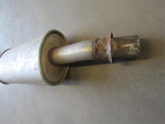 Exhaust middle silencer from a Citroën Xsara (N1) 1.4i X,SX 1999