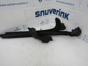 Usagé Joint de vitre Peugeot 206 CC (2D) 1.6 16V Prix sur demande proposé par Snuverink Autodemontage