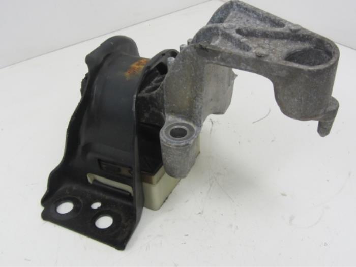 Used Engine mount Renault Clio III (BR/CR) 1.5 dCi FAP Price € 30,24 Inclusive VAT offered by Snuverink Autodemontage