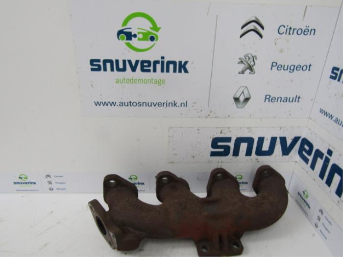 Exhaust manifold from a Renault Master IV (MA/MB/MC/MD/MH/MF/MG/MH) 2.3 dCi 16V 2014