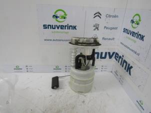 Used Electric fuel pump Renault Twingo II (CN) 1.2 Price € 50,00 Margin scheme offered by Snuverink Autodemontage