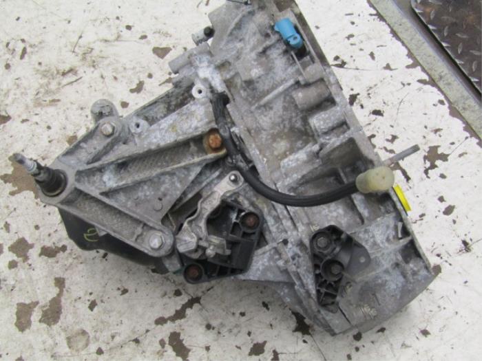 Gearbox from a Renault Clio III (BR/CR) 1.2 16V TCe 100 2009