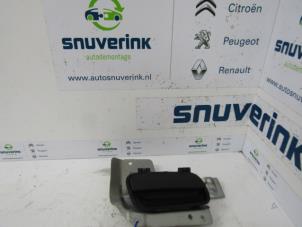 Used Sliding door handle, left Peugeot Partner Combispace 1.6 16V Price € 36,30 Inclusive VAT offered by Snuverink Autodemontage