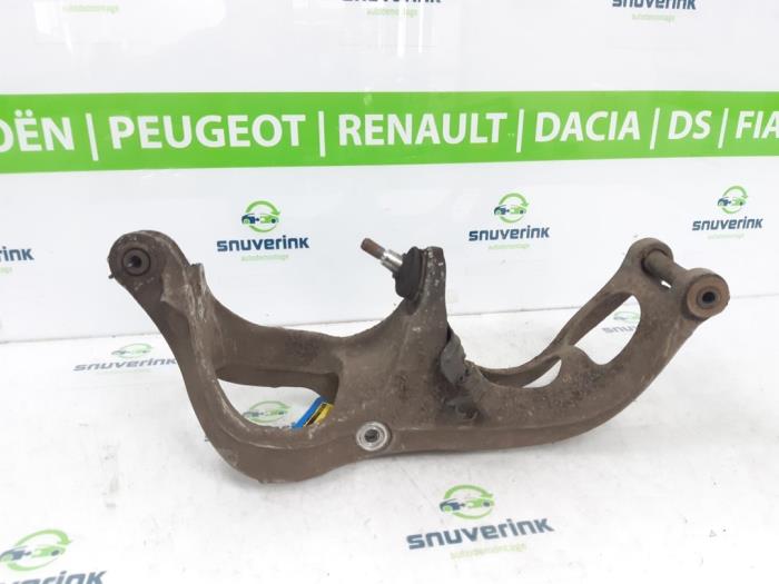 Front wishbone, right from a Peugeot 407 (6D) 1.8 16V 2007