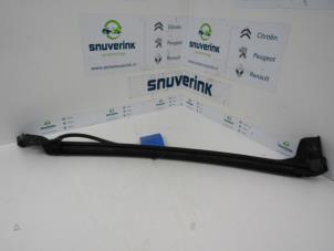 Used Rear window seal Peugeot 307 Price on request offered by Snuverink Autodemontage