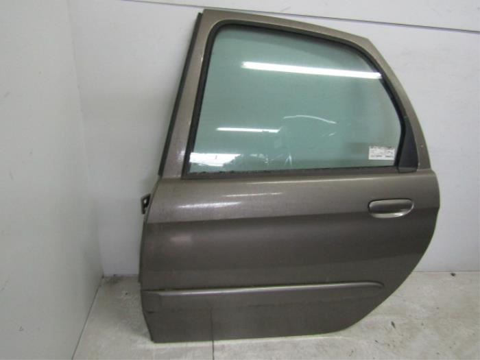Rear door 4-door, left from a Citroën Xsara Picasso (CH) 1.6i 16V 2007