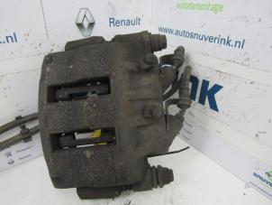 Gebrauchte Bremszange rechts vorne Renault Master II (FD/HD) 2.8 dTi T35 Preis € 32,66 Mit Mehrwertsteuer angeboten von Snuverink Autodemontage