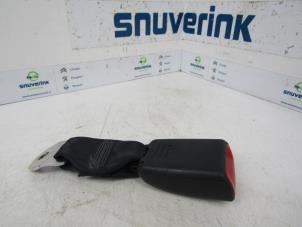 Usagé Attache ceinture arrière gauche Peugeot 107 1.0 12V Prix sur demande proposé par Snuverink Autodemontage